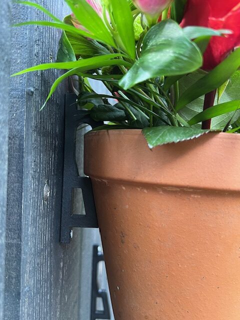 Accroche-pots murale pour pots en terre cuite